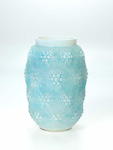Artwork Davos vase this artwork made of Mould blown opalescent glass with blue patina, created in 1932-01-01