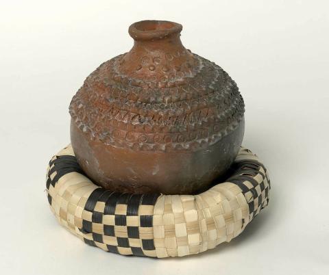 Artwork Saqa water vessel 7 this artwork made of Earthenware, created in 2021-01-01