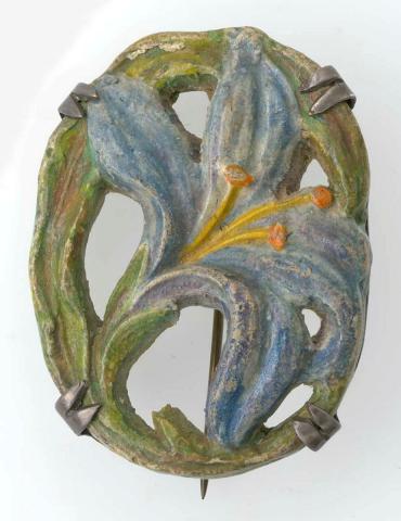Artwork Brooch this artwork made of Earthenware carved with a lily motif in an art nouveau manner with overglaze colours and mounted in silver, created in 1941-01-01