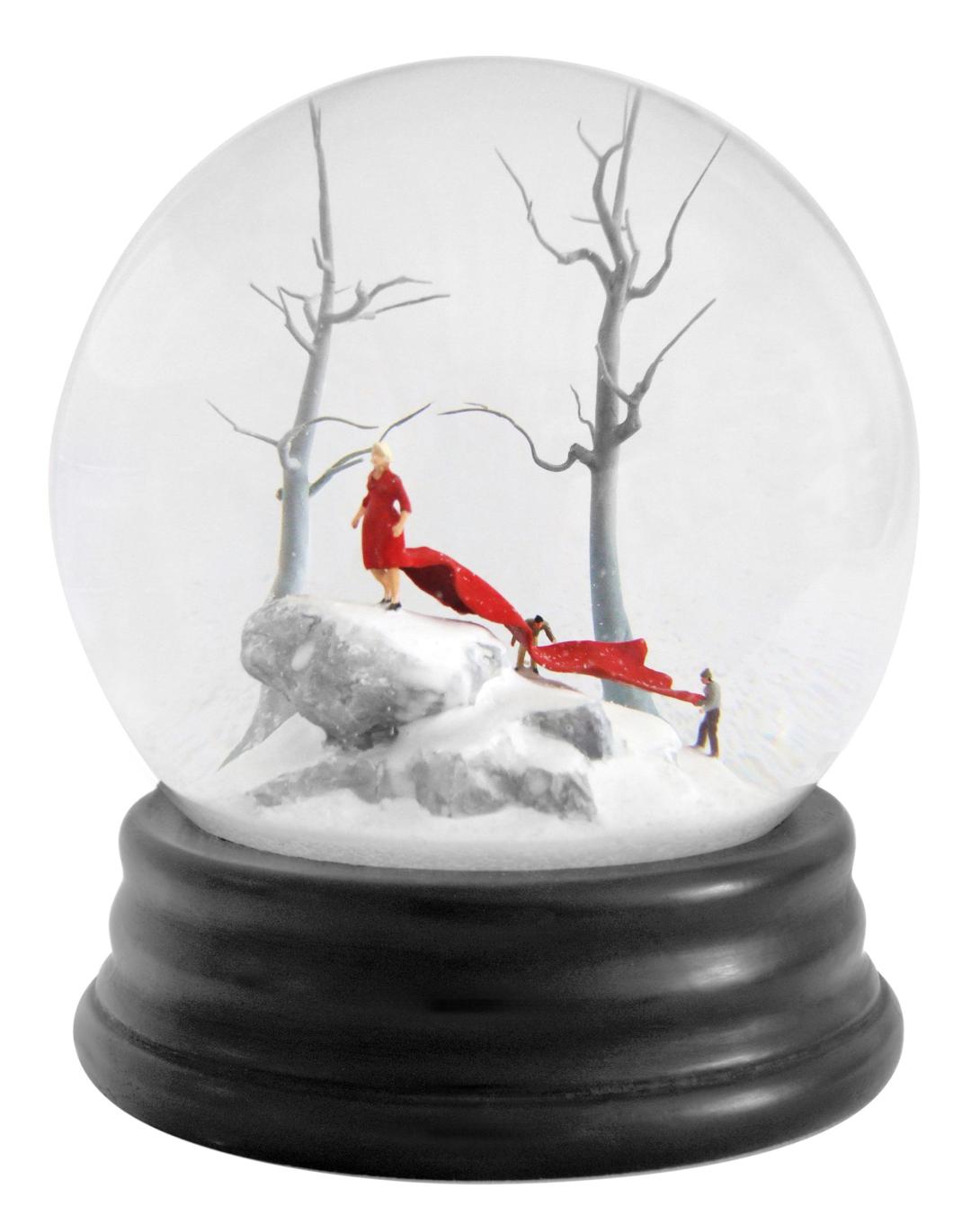 Artwork Traveler 225 this artwork made of Snow globe