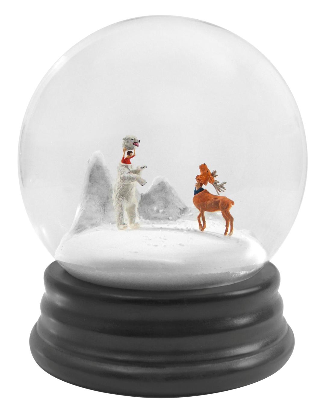 Artwork Traveler 335 this artwork made of Snow globe