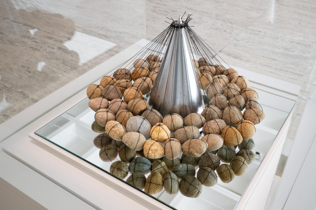 Ken Unsworth's Suspended stone series – Stone circle II 1974–78 / River stone, string, steel and mirror / Gift of Simon Mordant AO and Catriona Mordant AM through the Queensland Art Gallery | Gallery of Modern Art Foundation 2025. Donated through the Australian Government's Cultural Gifts Program / © Ken Unsworth
