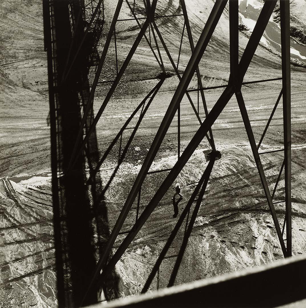 Artwork Saraji mine (from 'Journeys north' portfolio) this artwork made of Gelatin silver photograph on paper, created in 1986-01-01