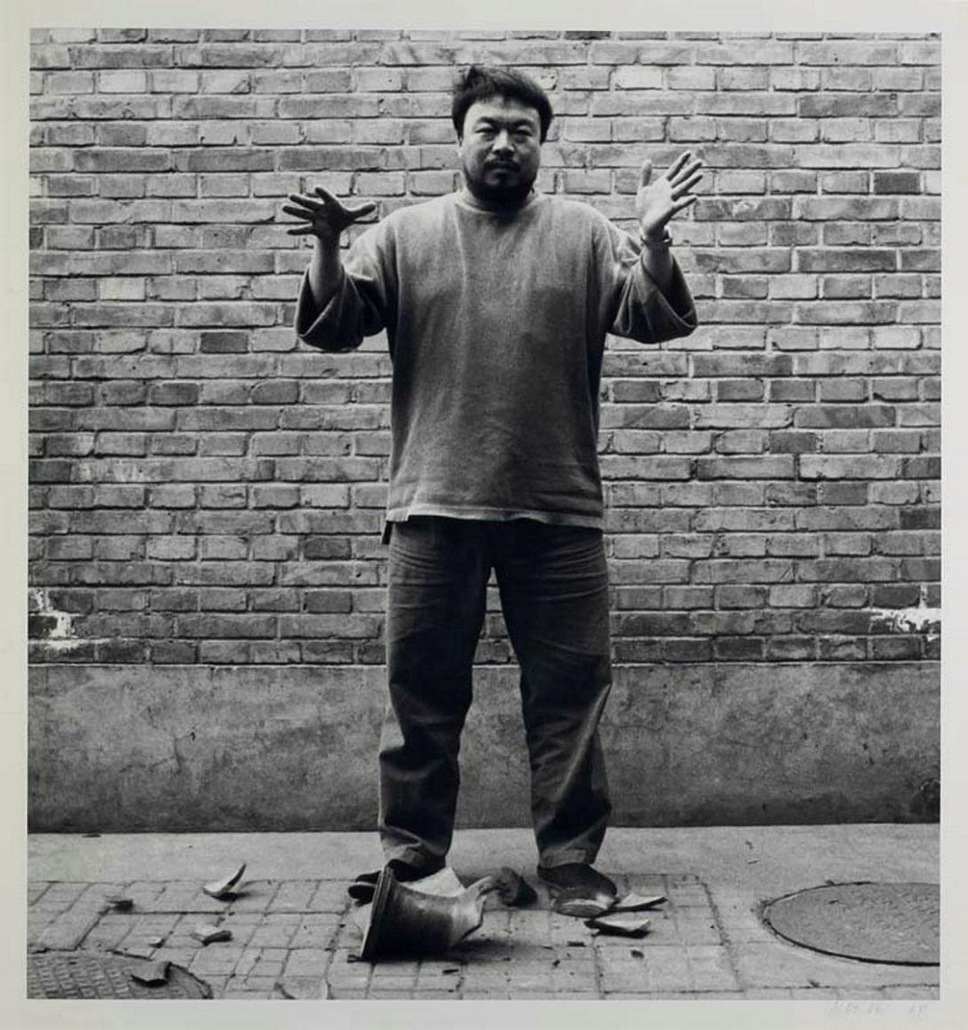 Artwork Dropping a Han dynasty urn this artwork made of Gelatin silver photograph on paper, created in 1995-01-01