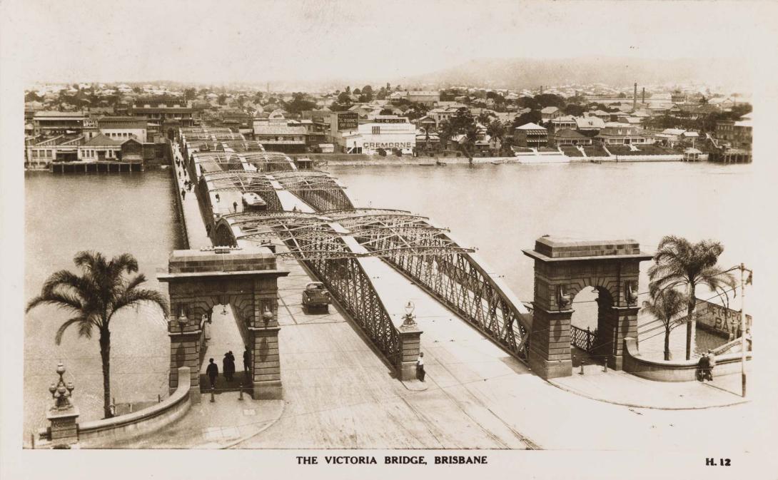 Artwork Victoria Bridge, Brisbane this artwork made of Postcard: Black and white photograph on paper, created in 1925-01-01