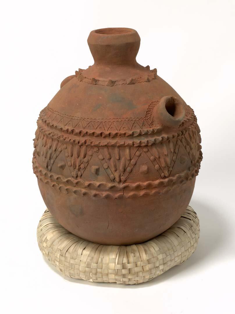 Artwork Saqa gusuitolu water vessel 2 this artwork made of Earthenware, created in 2021-01-01