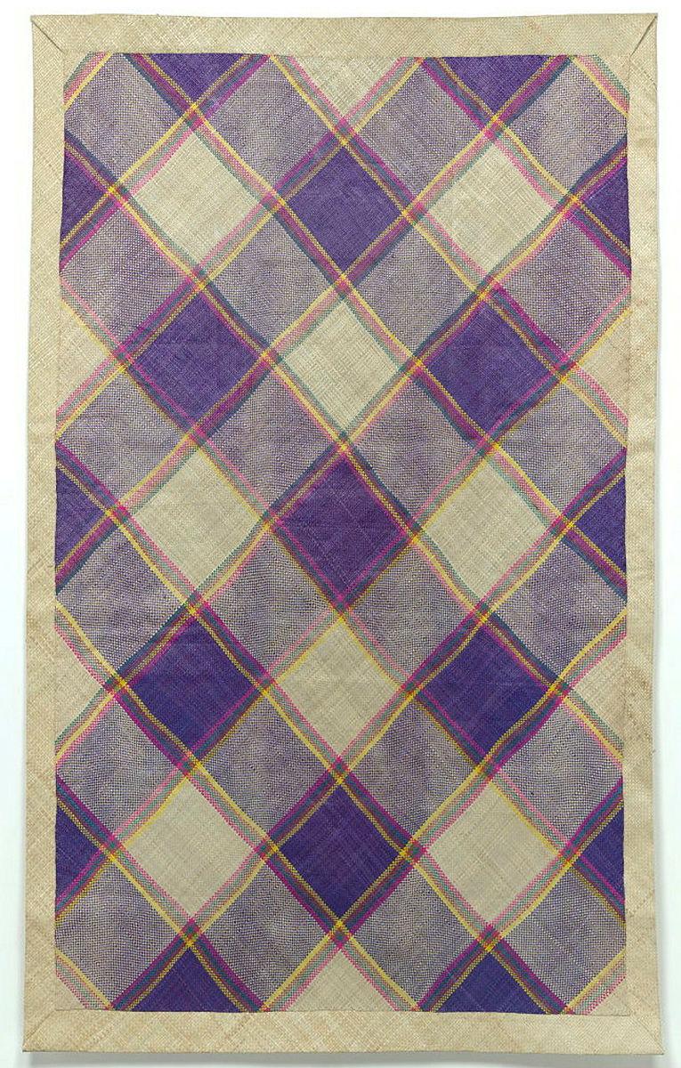 Artwork Kain pelikat (Corak sarung nenek moyang / Pattern of ancestor sarongs) this artwork made of Woven pandanus, commercial chemical dye, created in 2021-01-01