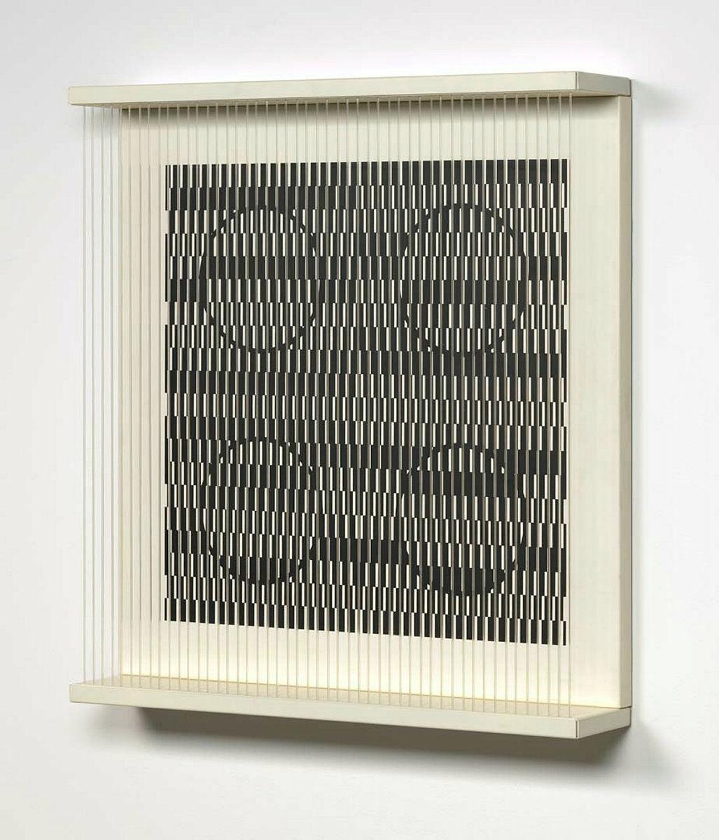 Artwork Kinetic construction this artwork made of Plastic and painted metal