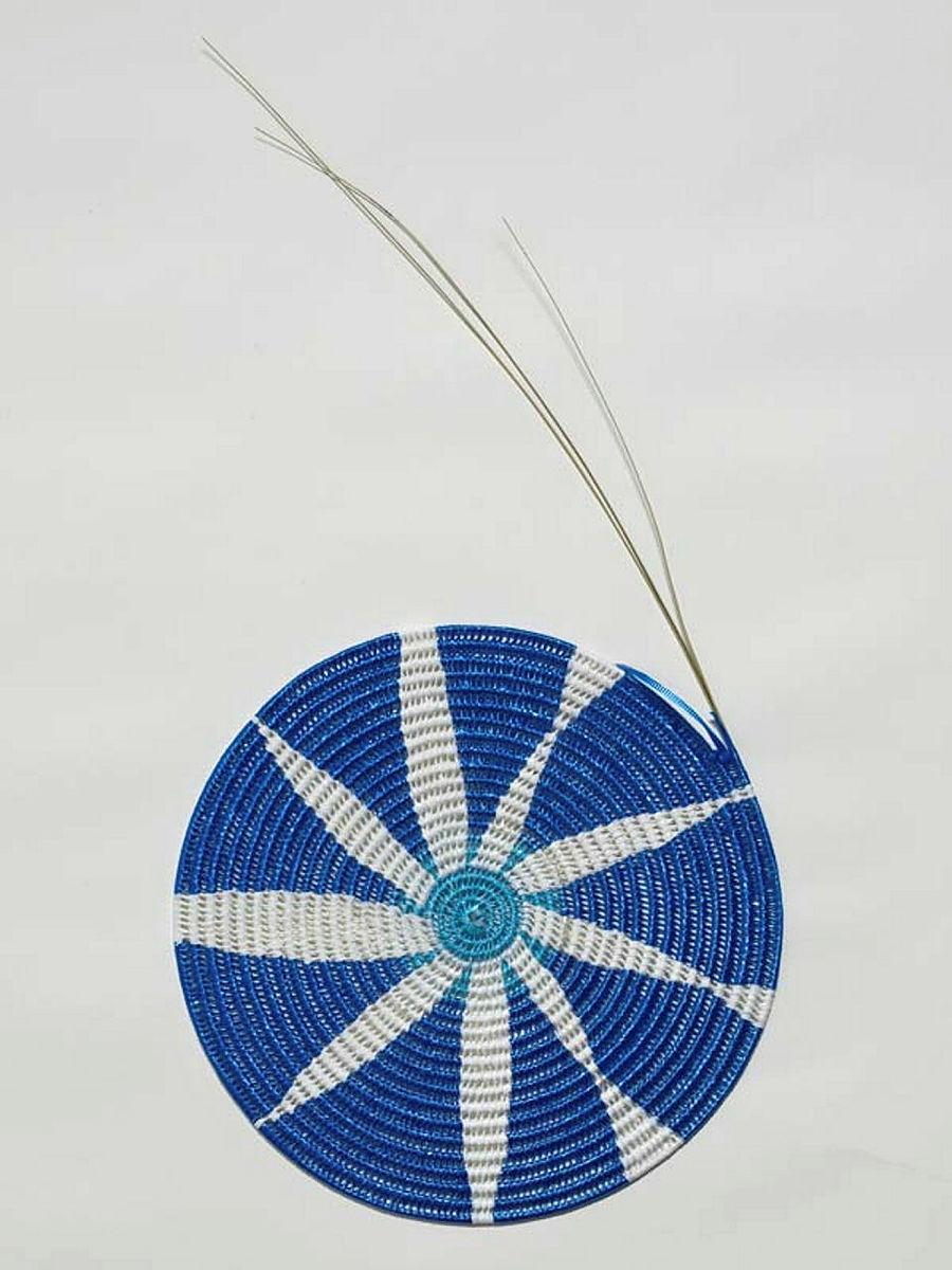 Artwork Round mat (unfinished) this artwork made of Woven raffia over coconut midrib, created in 2003-01-01