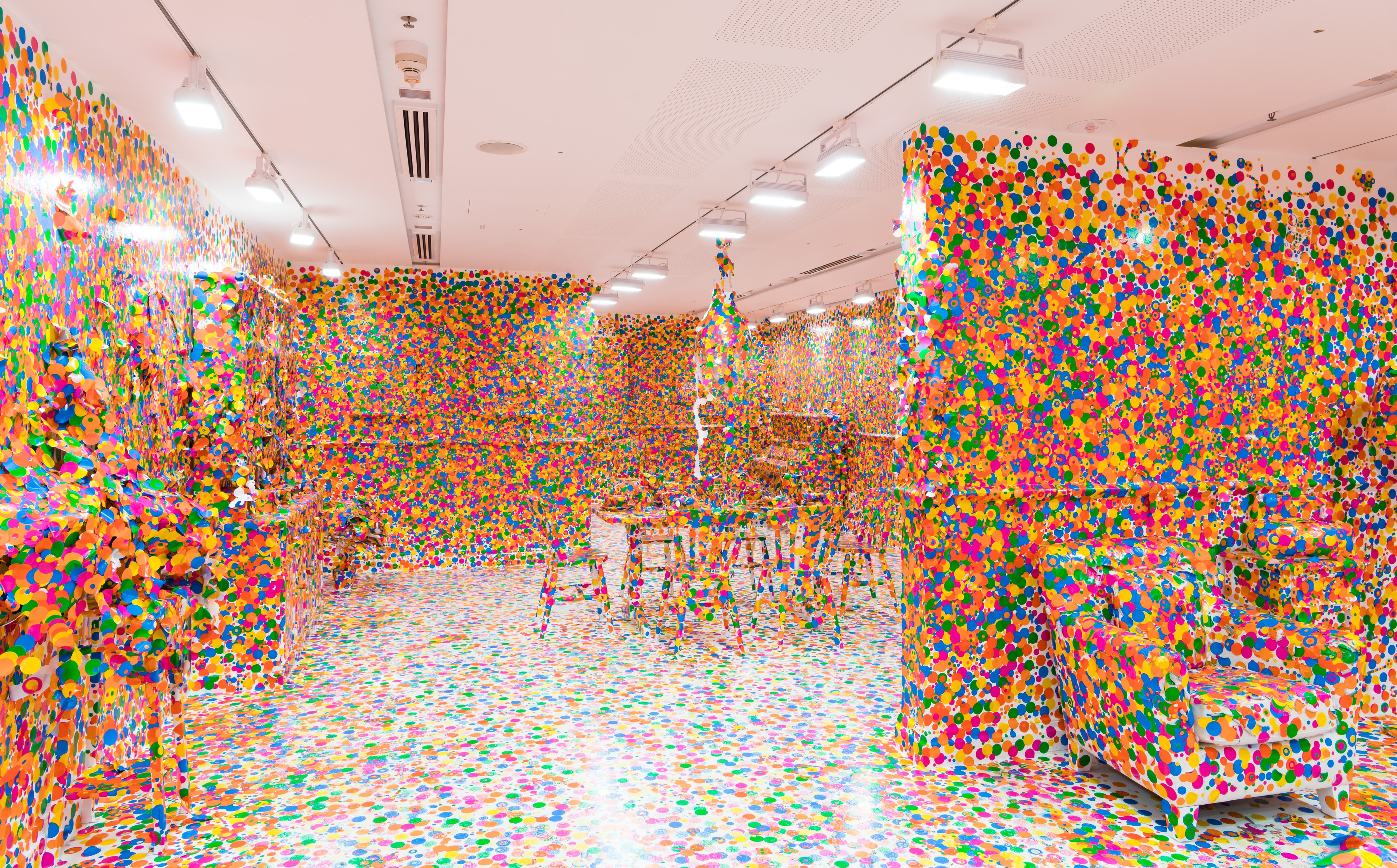 Yayoi Kusama The Obliteration Room  パビリオン・トウキョウ2021