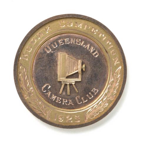Artwork Queensland Camera Club, Kodak Competition 1925.  A Grade medallion presented to William Robson this artwork made of Metal