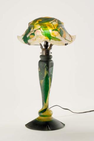 Artwork Table lamp this artwork made of White glass mottled coral, cased green and acid-etched with a design of flowers. The base similarly decorated. Complete with original metal fittings, created in 1890-01-01