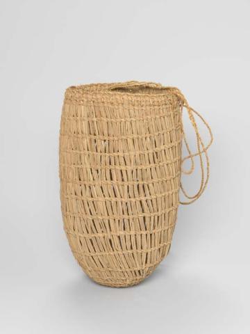 Artwork Burlupurr (dilly bag) this artwork made of Twined sand palm (Livistonia humilis) fibre with string handle, created in 1997-01-01