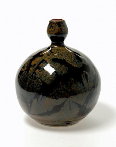 Artwork Spherical vase this artwork made of Stoneware, wheelthrown with mottled tenmoku glaze and brown glaze, created in 1980-01-01