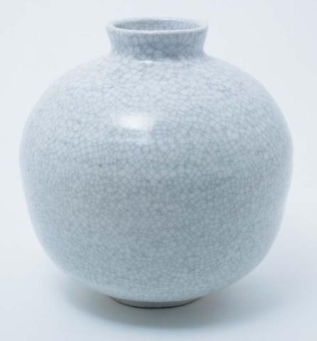 Artwork Vase this artwork made of Stoneware, wheelthrown with white crackle glaze, created in 1980-01-01