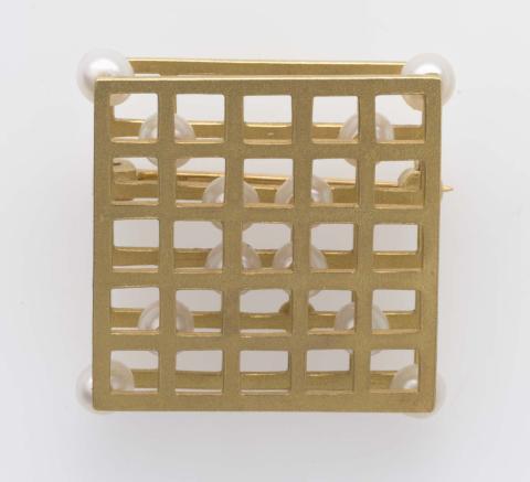 Artwork Mashrabia-inspired lattice brooch this artwork made of 18k yellow gold, pearls, created in 1993-01-01