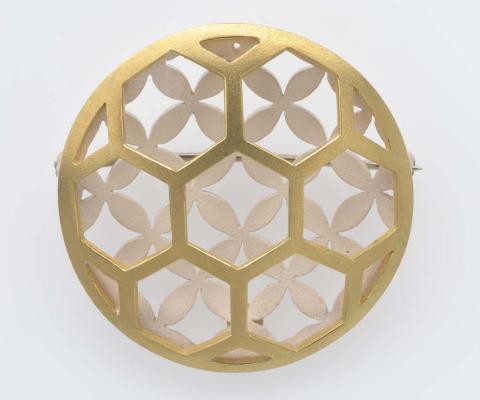 Artwork Mashrabia-inspired lattice brooch this artwork made of 18k yellow gold, sterling silver, created in 1993-01-01