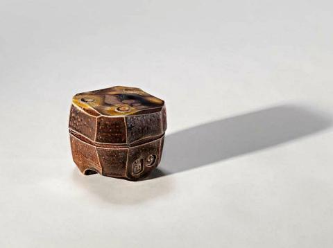 Artwork Lidded box this artwork made of Stoneware, wire-cut with wax resist decoration and salt glaze