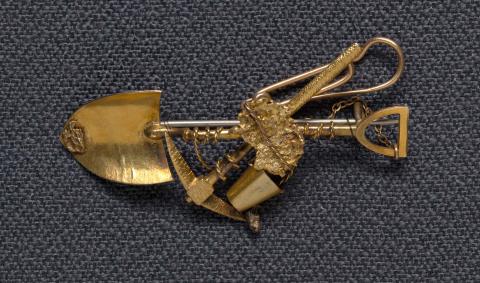 Artwork Goldfields brooch and chain (crossed pick and shovel with bucket and nuggets) this artwork made of Gold and gold nuggets, created in 1880-01-01