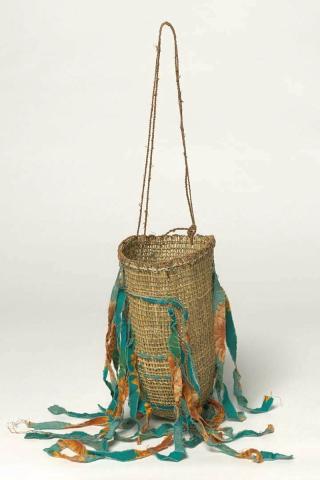 Artwork Women's business dilly bag this artwork made of Twined pandanus, cotton thread, created in 2011-01-01
