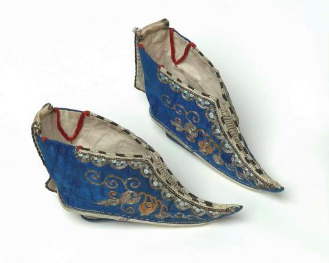 Artwork Pair of lotus shoes for bound feet this artwork made of Embroidered silk, cloth, created in 1880-01-01