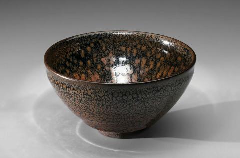 Artwork Tea bowl this artwork made of Stoneware, deep red clay body thrown, with oil spot tenmoku glaze, created in 1985-01-01