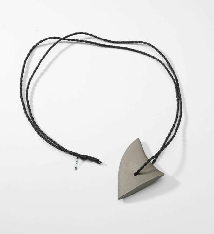 Artwork Four Bits of Fish - Fin  this artwork made of Polished metal and braided cord , created in 1993-01-01