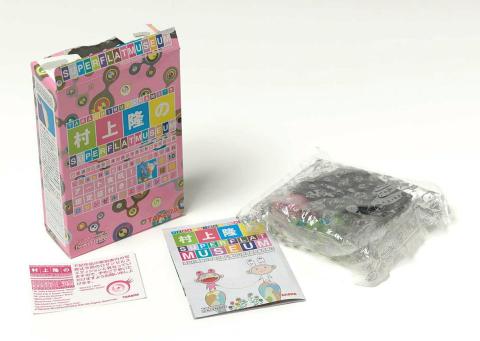 Artwork Kaikai Kiki & Flower / Brown (from the 'SUPERFLAT MUSEUM' series by Takashi Murakami) this artwork made of Plastic figurine in pink cardboard box with leaflets, created in 2003-01-01