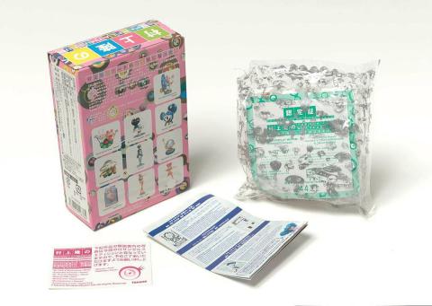 Artwork HIROPON / Peach (from the 'SUPERFLAT MUSEUM' series by Takashi Murakami) this artwork made of Plastic figurine in pink cardboard box with leaflets, created in 2003-01-01