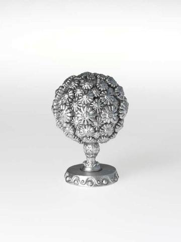 Artwork Flower Ball / Silver (from the 'SUPERFLAT MUSEUM' series by Takashi Murakami) this artwork made of Figurine (lacquer paint, PVC plastic, ABS plastic), black cardboard box, leaflets, created in 2003-01-01