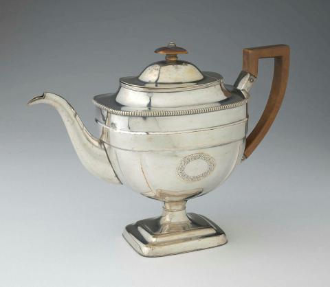 Artwork Teapot this artwork made of Silver (Sheffield plate) with wood handle and knob
