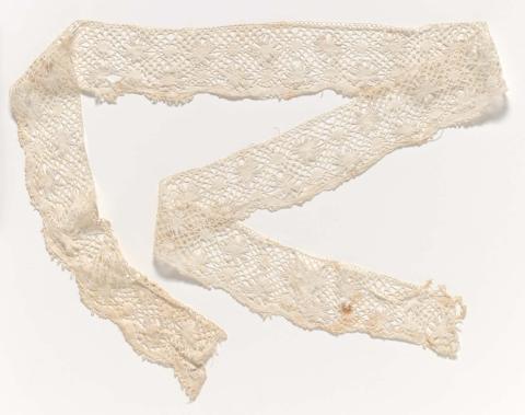 Artwork Lace length this artwork made of Cotton, created in 1800-01-01