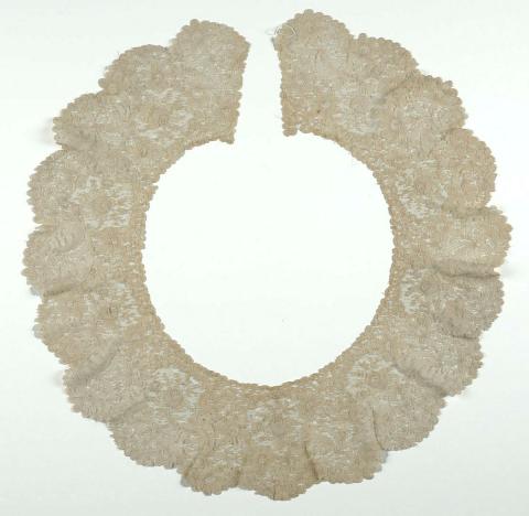Artwork Collar this artwork made of Linen mixed Brussels duchess with needlepoint medallions, created in 1870-01-01