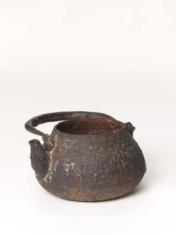 Artwork Wine pot this artwork made of Black cast iron flattened spherical body with coarse finish and floral motifs, created in 1800-01-01