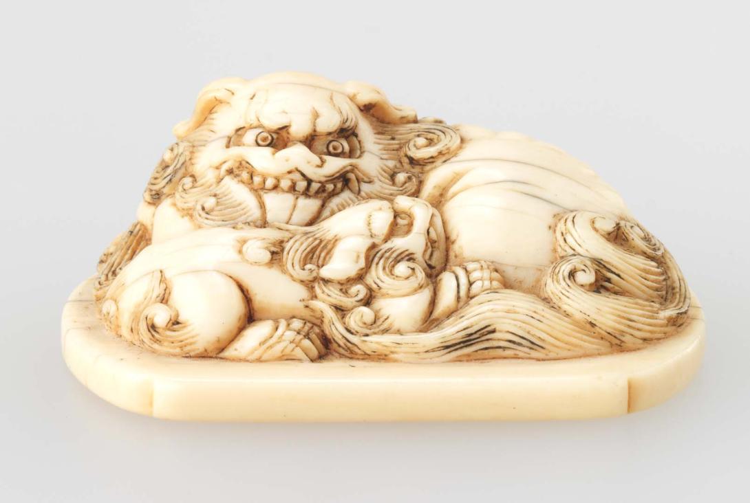 Artwork Netsuke:  (Chinese lion with cub) this artwork made of Carved ivory with flat base, created in 1800-01-01