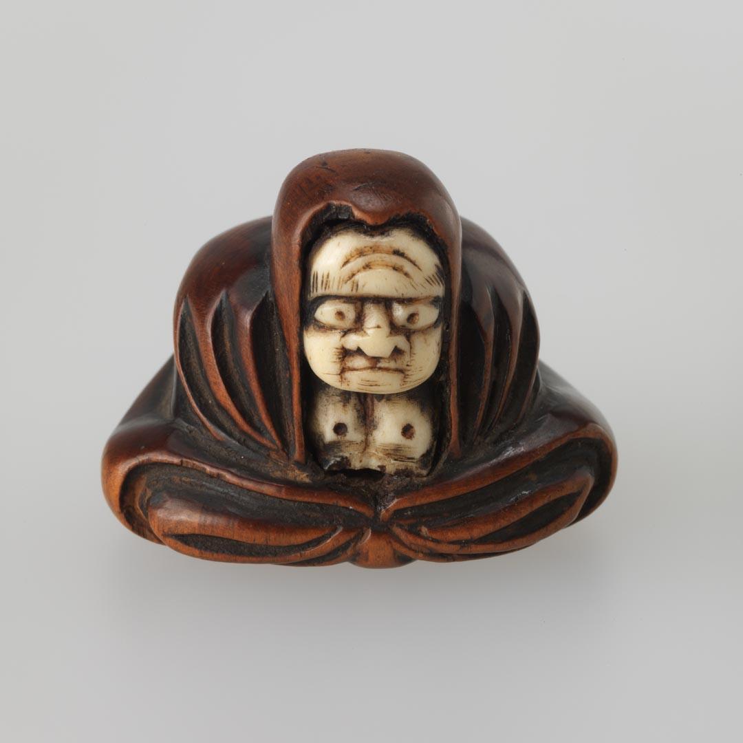 Artwork Netsuke:  (Daruma) this artwork made of Carved boxwood and ivory, created in 1800-01-01