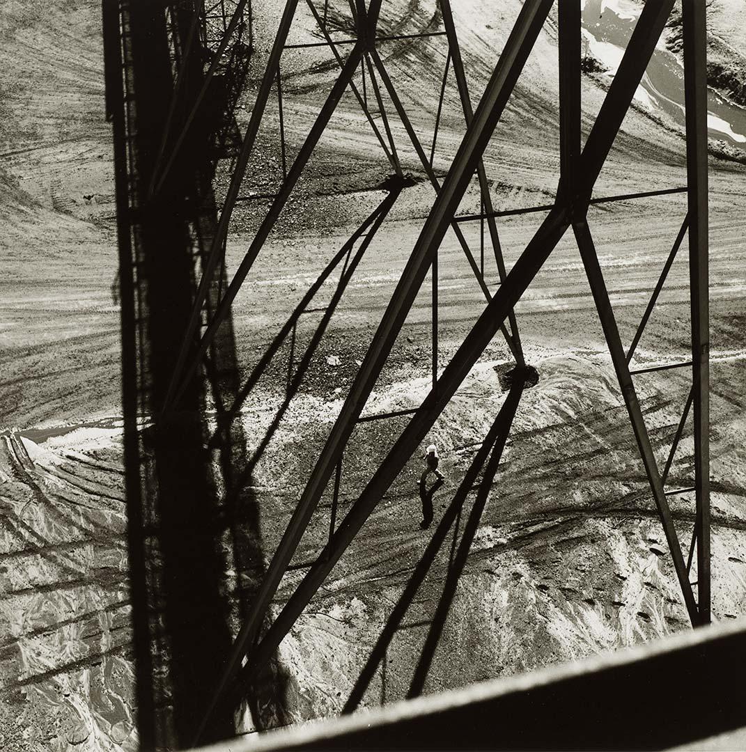 Artwork Saraji mine (from 'Journeys north' portfolio) this artwork made of Gelatin silver photograph on paper, created in 1986-01-01
