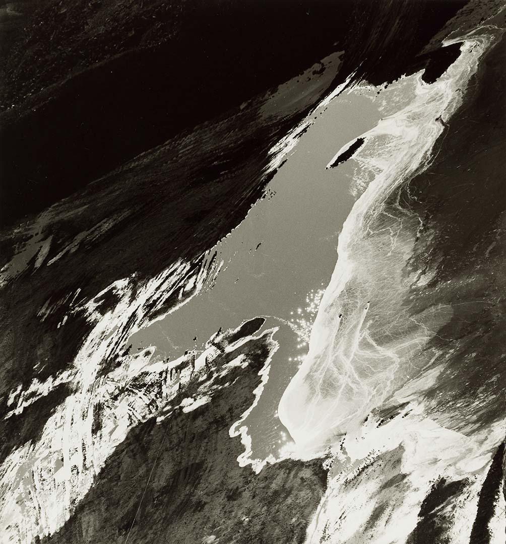 Artwork Saraji mine (from 'Journeys north' portfolio) this artwork made of Gelatin silver photograph on paper, created in 1986-01-01