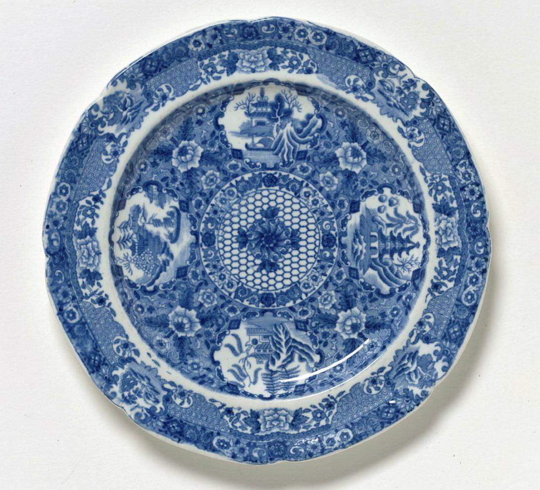 Artwork Small plate:  Net this artwork made of Earthenware, eight lobed plate transfer printed in underglaze cobalt, created in 1820-01-01