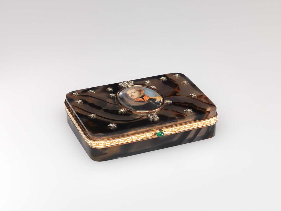 Artwork Jewelled agate box this artwork made of Agate with gold, diamonds and a portrait miniature, created in 1820-01-01