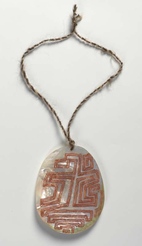 Artwork Riji (pearlshell pendant): Traditional Bardi trading shell this artwork made of Pearlshell, hair string with natural pigment, created in 2006-01-01