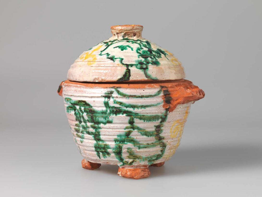 Artwork Casserole this artwork made of Earthenware, wheelthrown with tin-glaze and green brush decoration