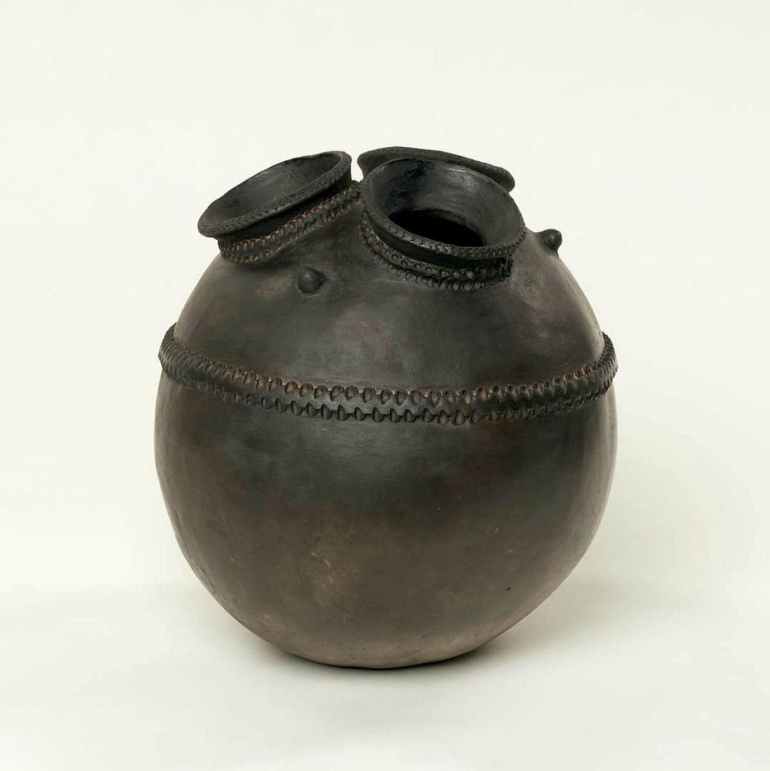 Artwork Three-mouthed water storage pot (Manus) this artwork made of Hand-thrown earthenware with applied decoration and beeswax, created in 2016-01-01