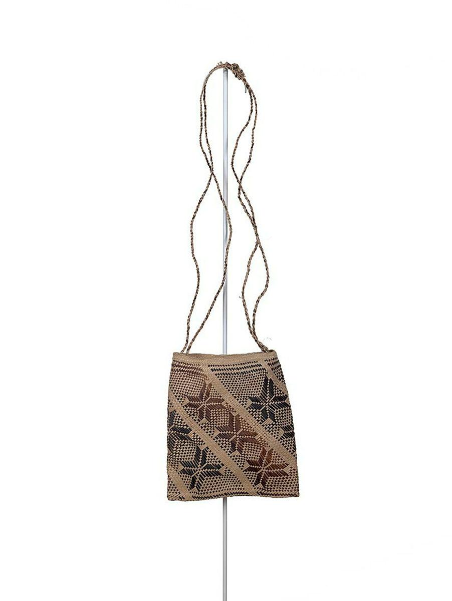 Artwork Siwai bag this artwork made of Coconut and wild banana leaf, created in 2018-01-01