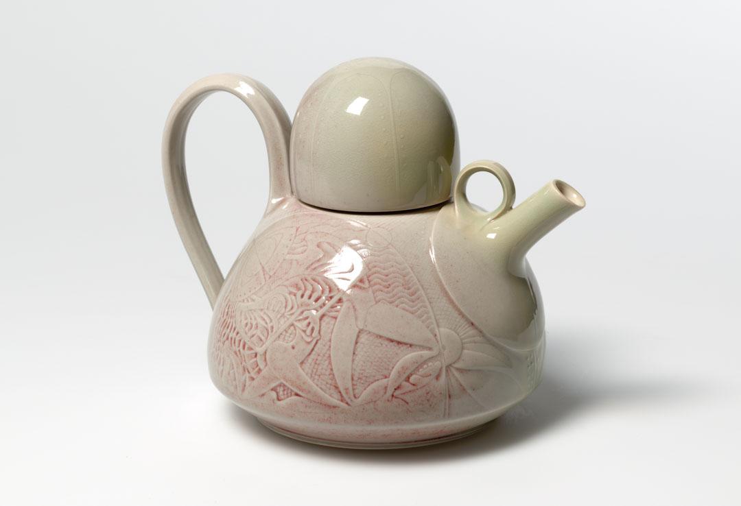 Artwork Teapot 'Afternoon of a fawn' this artwork made of Porcelain, wheelthrown, copper pink glaze, created in 1990-01-01