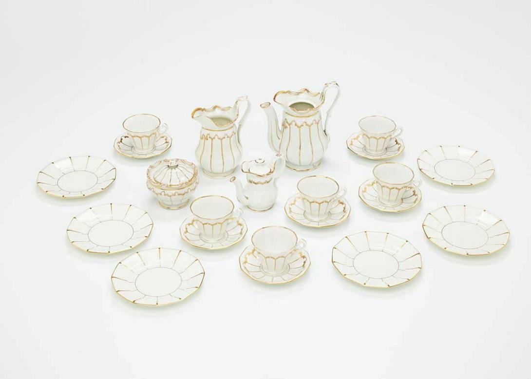 Artwork Part coffee set this artwork made of Hard-paste porcelain slip-cast in the Biedermeier style with gift details, created in 1800-01-01