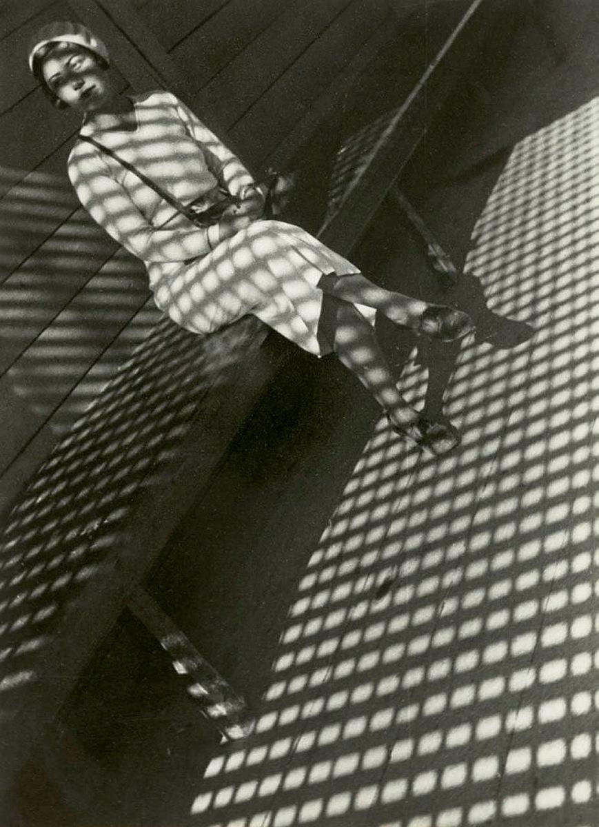 Artwork Devushka s leikoi (Girl with a Leica) this artwork made of Gelatin silver photograph
, created in 1934-01-01