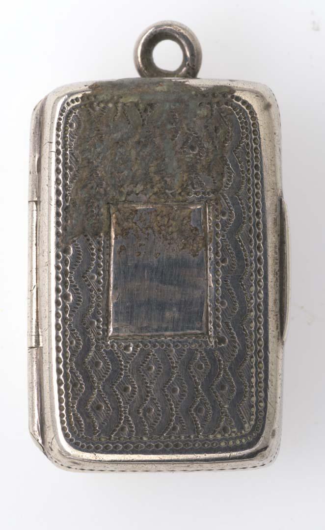 Artwork Vinaigrette this artwork made of Silver, engraved with pierced and engraved internal grille, created in 1824-01-01