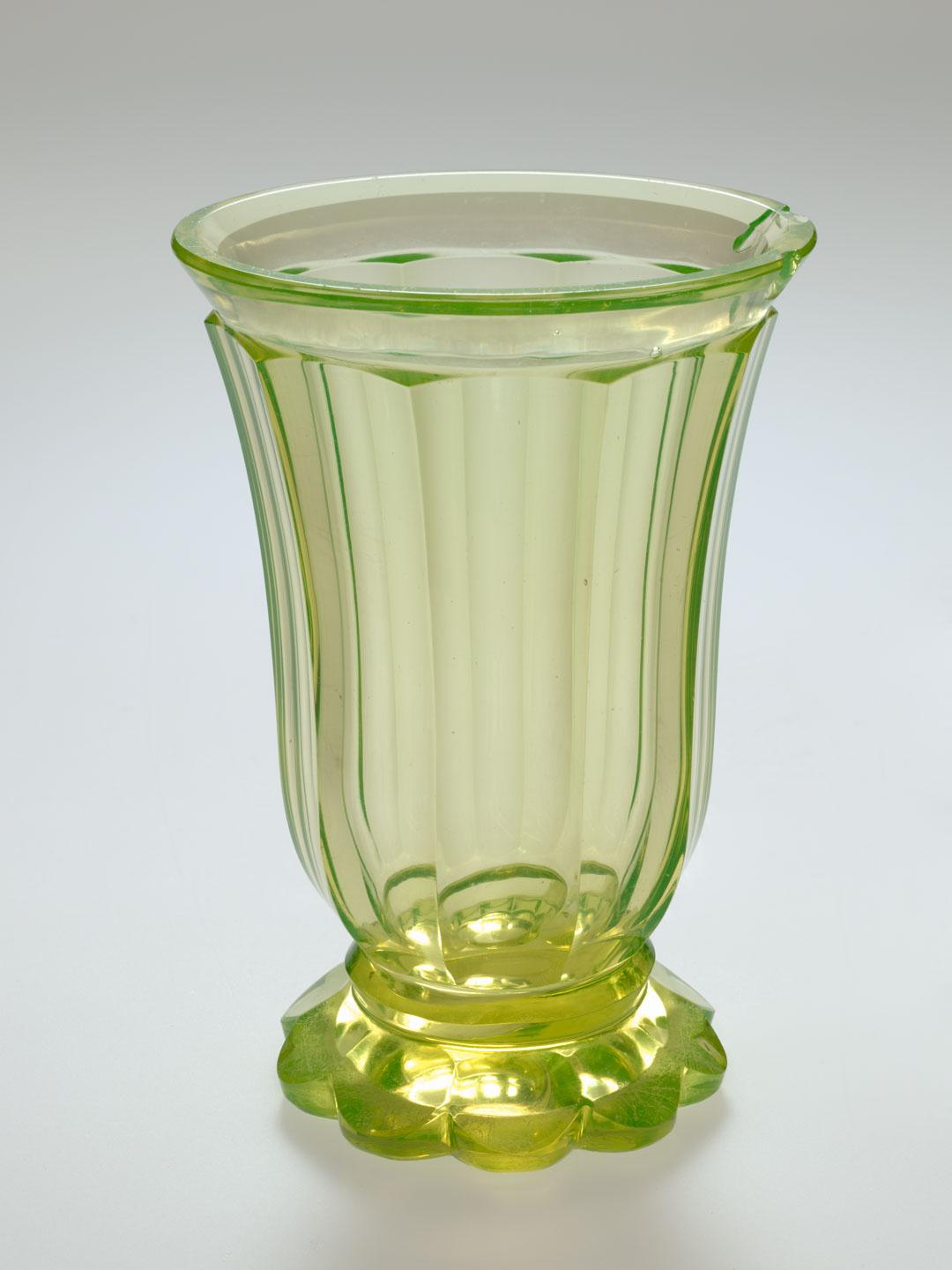 Artwork Beaker this artwork made of Yellow/green citrine glass fluted and facetted and with scalloped foot, created in 1840-01-01