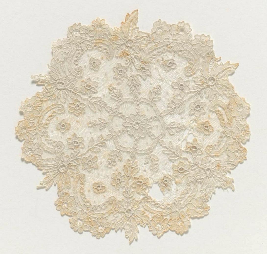 Artwork Mat this artwork made of Linen machine made lace, imitation needlepoint lace, created in 1875-01-01